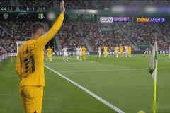 荷甲金靴范尼斯特鲁伊：与罗纳尔多并肩的足球传奇与国家队遗憾